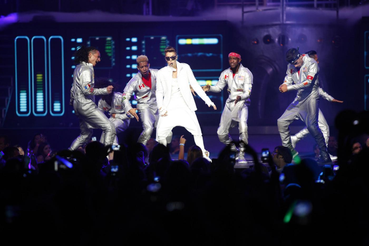 Justin Bieber, fan impazziti al concerto di Buffalo (foto) 01