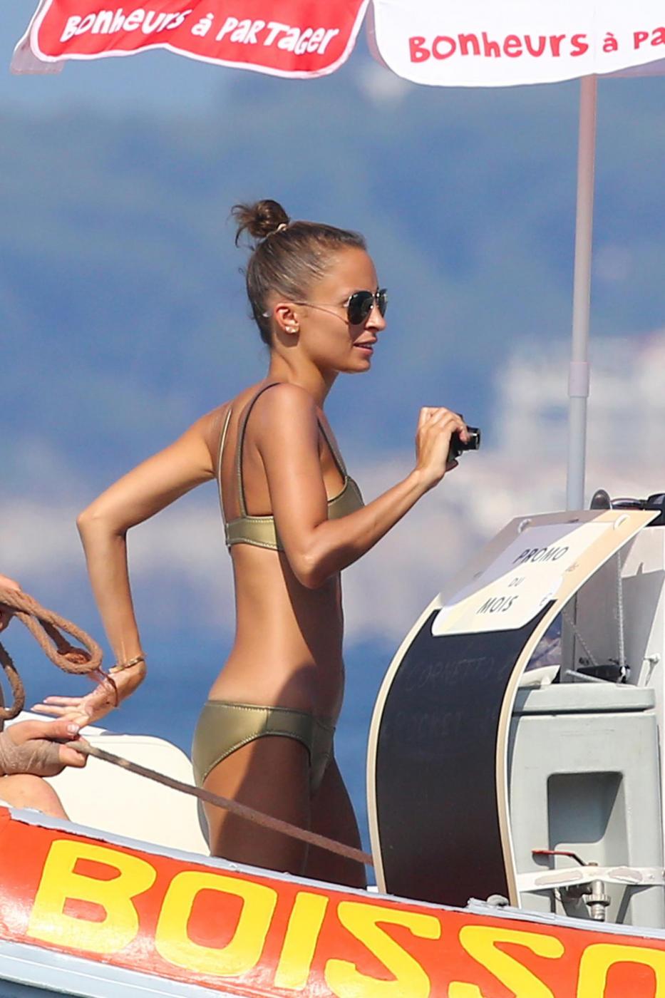 Nicole Richie in vacanza a Cannes06