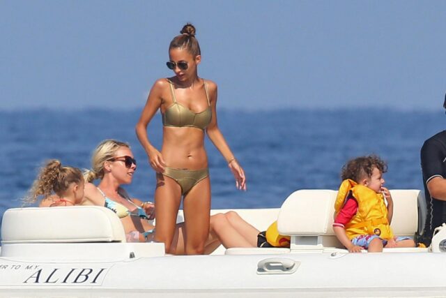 Nicole Richie in vacanza a Cannes05