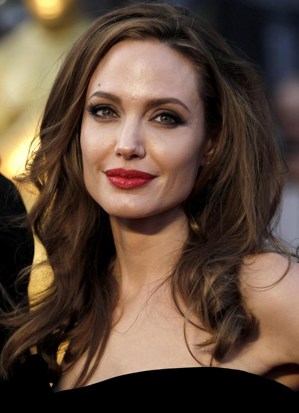 Angelina Jolie Copia Il Suo Look Con 3 Facili Passaggi Ladyblitz