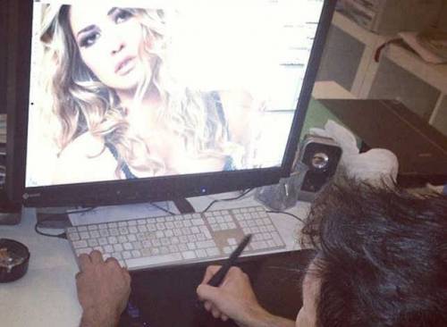 Elena Santarelli: "Siamo tutte photoshoppate". Battaglia social continua