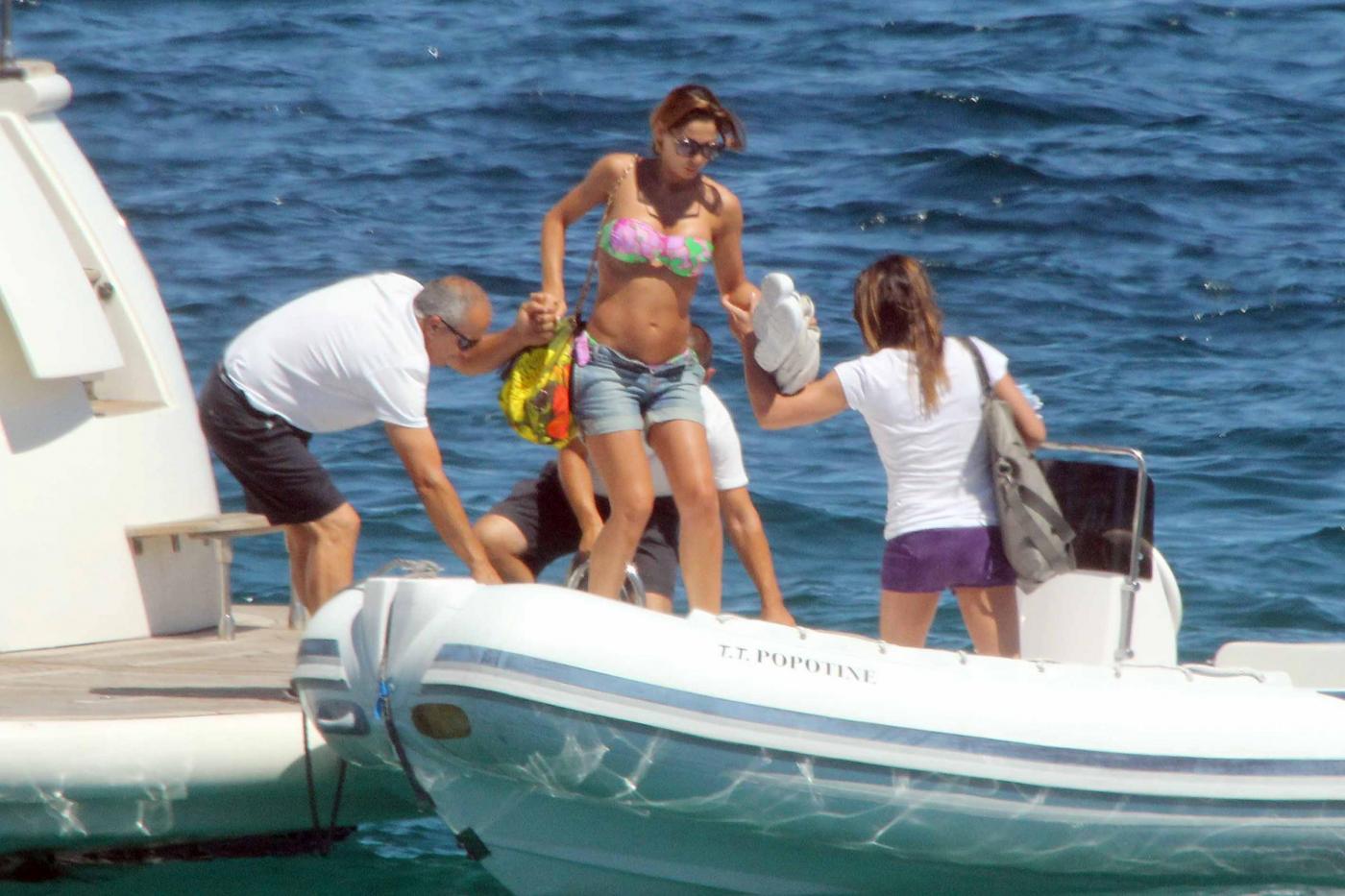 Anna Tatangelo e Gigi D'Alessio al mare con il piccolo Andrea 04