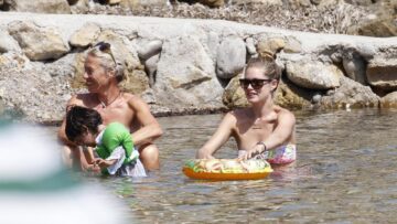 Doutzen Kroes & Family Enjoy A Day On The Beach In Ibiza La top model Doutzen Kroes in vacanza ad Ibiza11