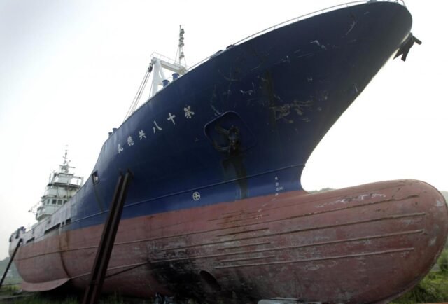 Giappone, la nave incagliata simbolo dello tsunami sarà demolita 055