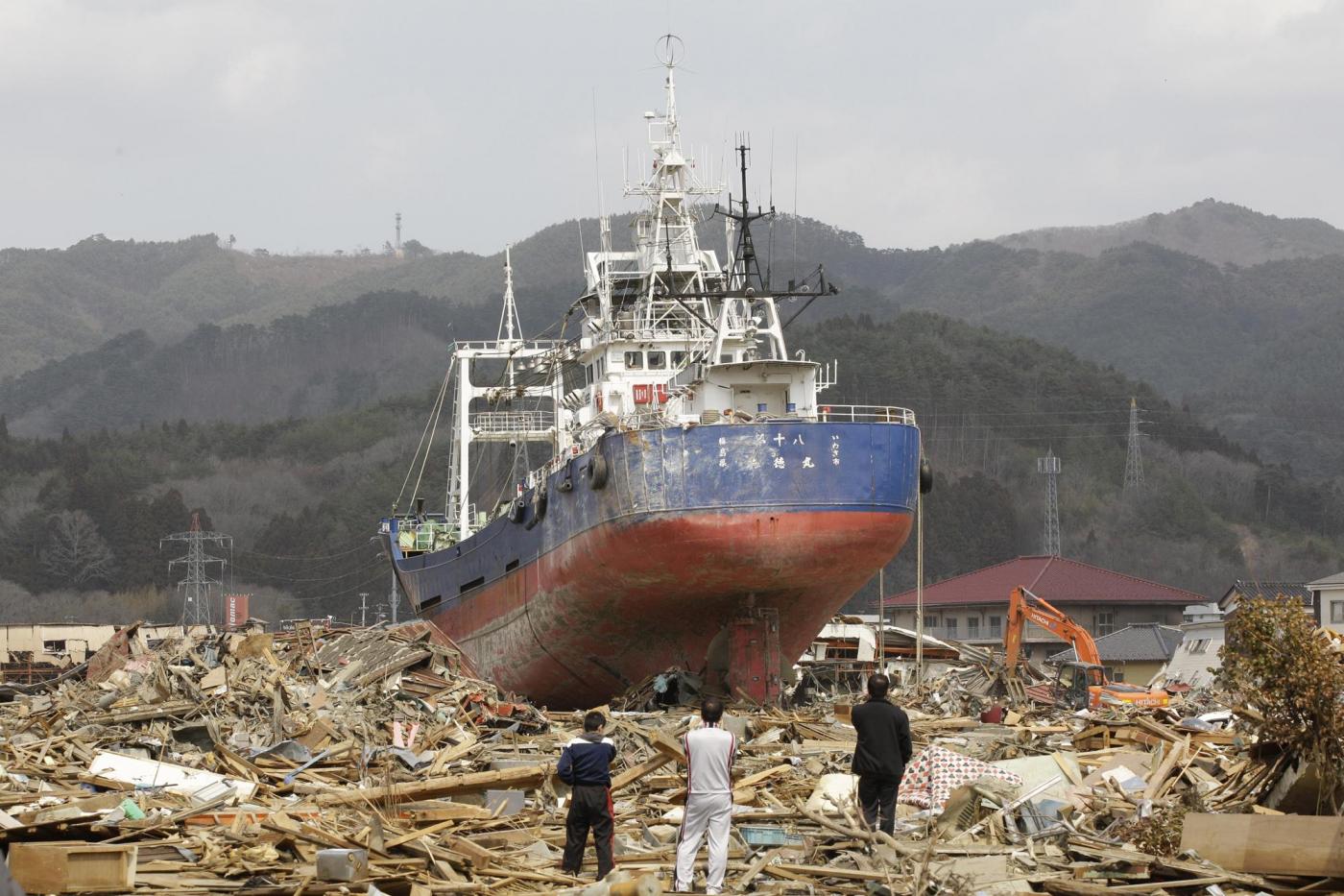 Giappone, la nave incagliata simbolo dello tsunami sarà demolita 01