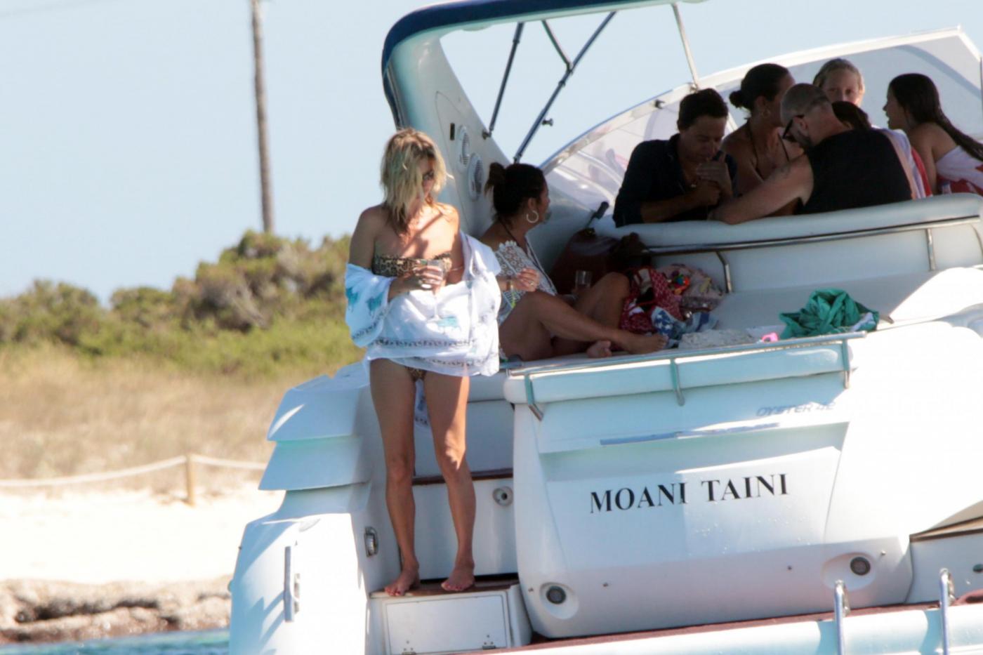 Kate Moss in vacanza a Formentera14