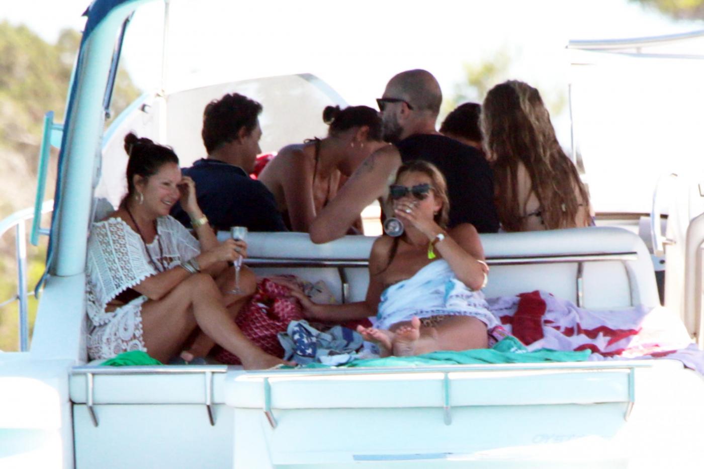 Kate Moss in vacanza a Formentera04