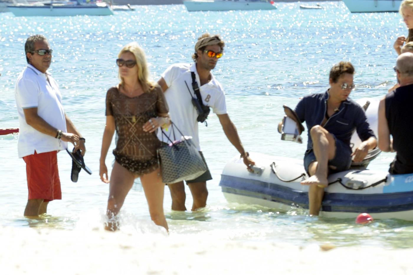 Kate Moss in vacanza a Formentera13