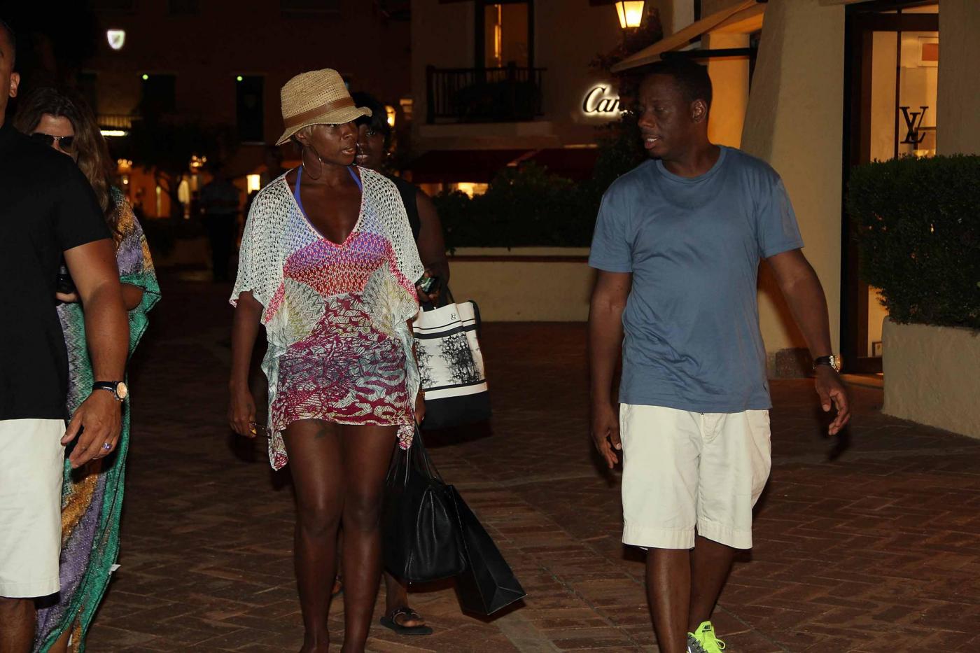 Mary J. Blige, la regina dell'hip hop fa shopping a Porto Cervo col marito09