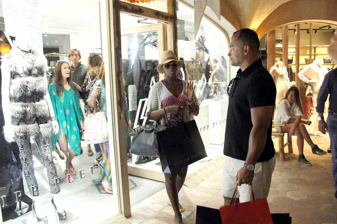 Mary J. Blige, la regina dell'hip hop fa shopping a Porto Cervo col marito06