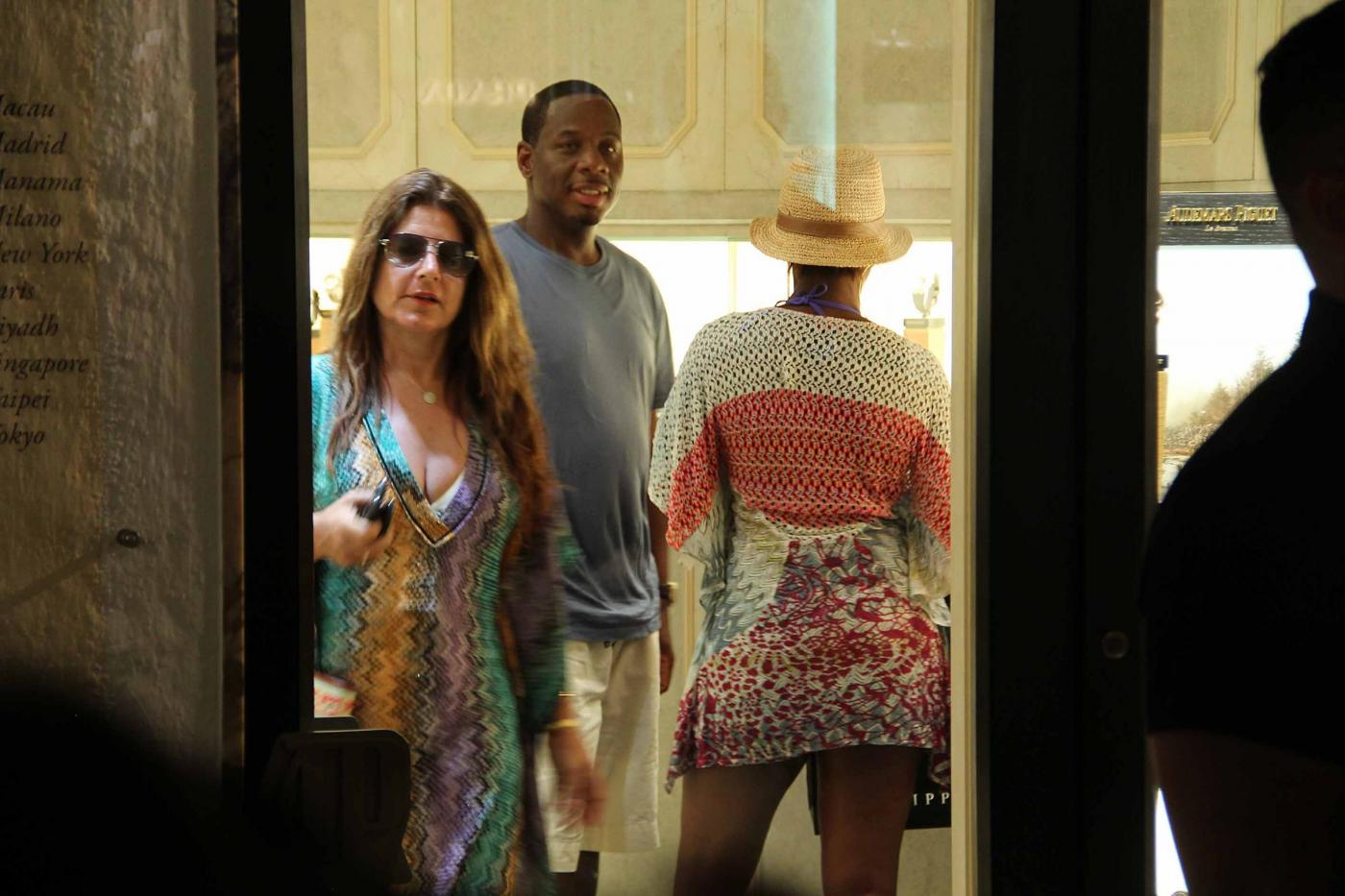 Mary J. Blige, la regina dell'hip hop fa shopping a Porto Cervo col marito011
