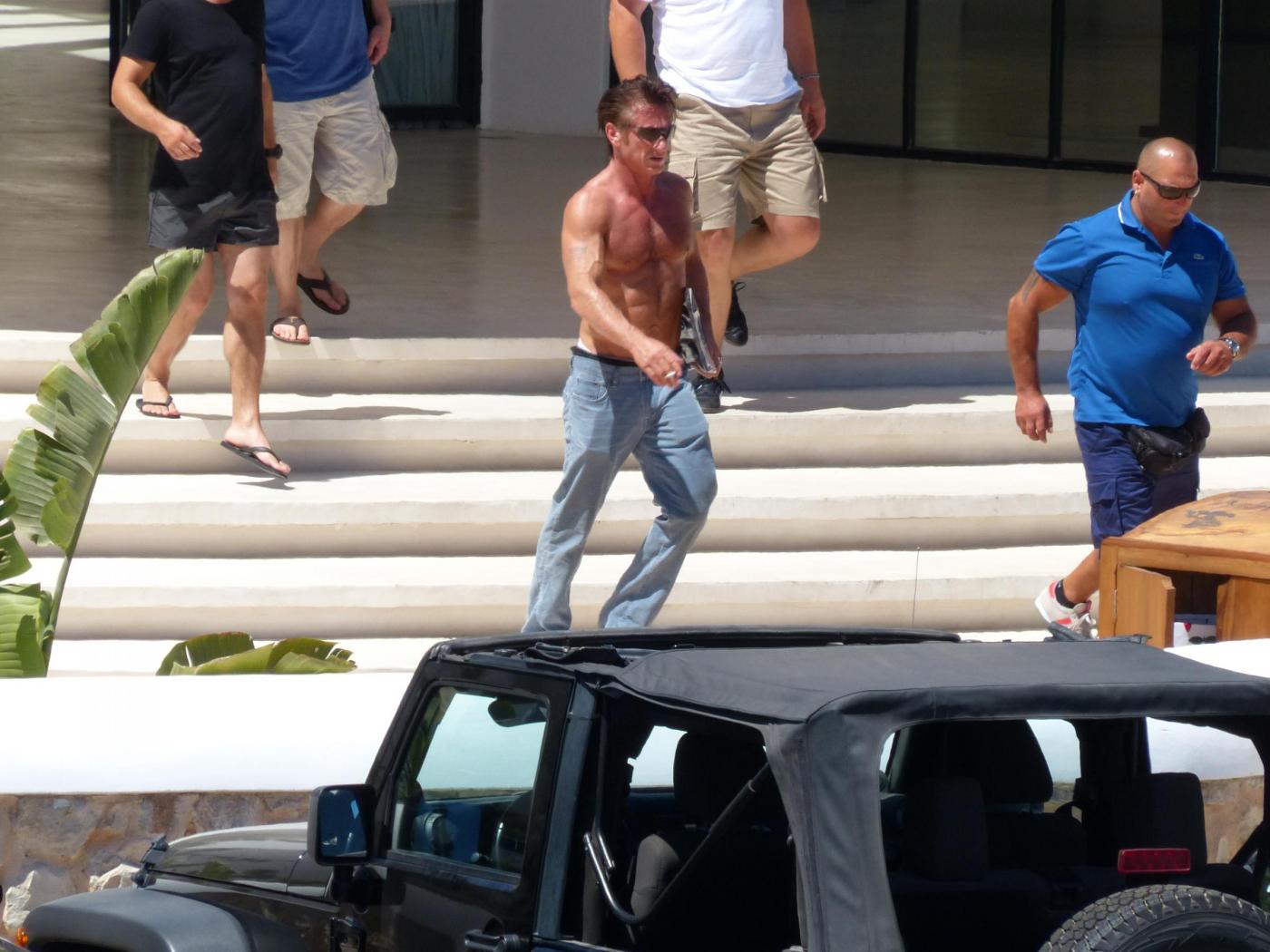 Sean Penn super tonico a Ibiza con la modella Cristina Piaget 08
