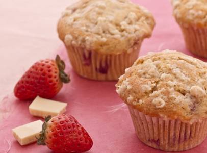 Ricette di dolci: muffin al cioccolato bianco e fragole