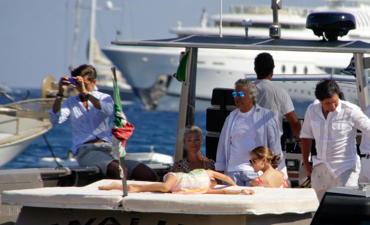 Valentino sullo yacht a Mykonos: con lui la blogger Olivia Palermo03
