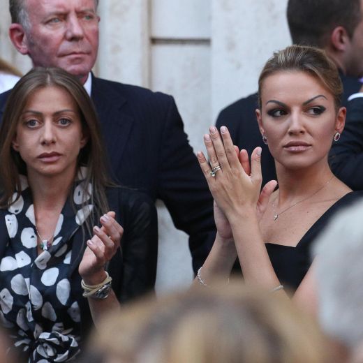 Francesca Pascale "Lady" Berlusconi: lui si mostra, lei sempre dietro