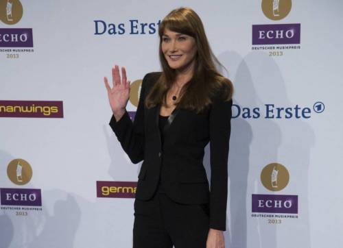 Carla Bruni, intruso in casa: "Voleva assolutamente vederla"