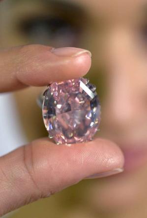 Diamante rosa da 60 mln di dollari all'asta da Sotherby's04