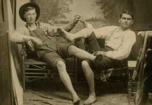 Foto inizio Novecento con uomini in "intimità08