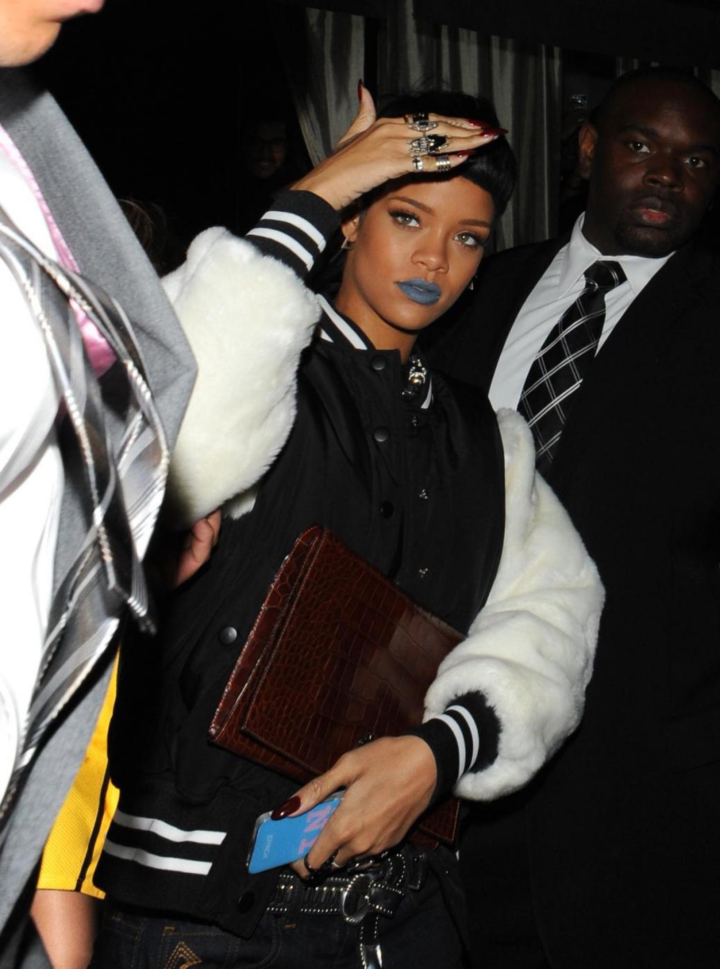 Rihanna presenta la collezione ispirata allo "urban street wear" 05