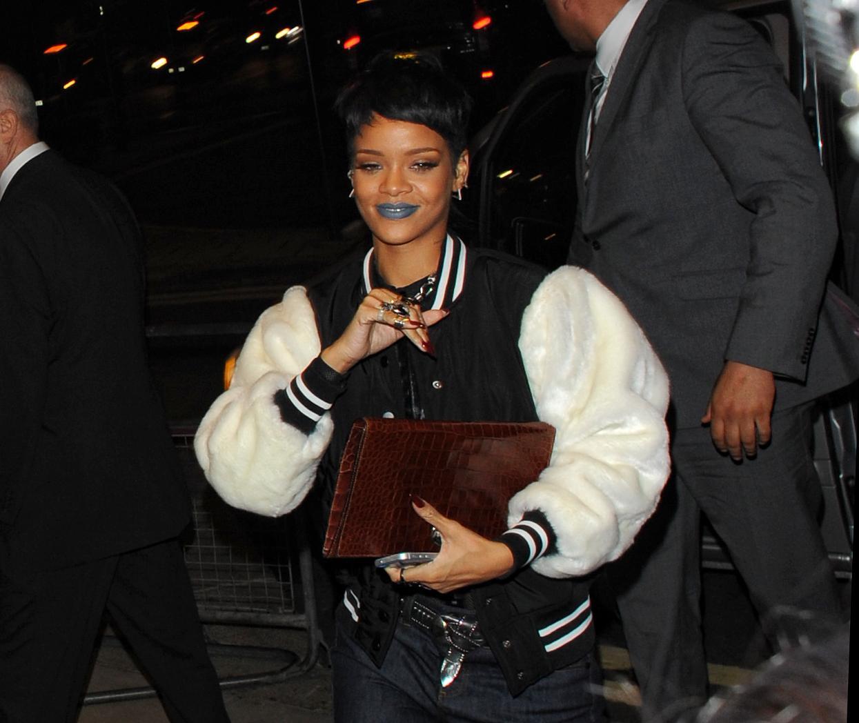 Rihanna presenta la collezione ispirata allo "urban street wear" 04