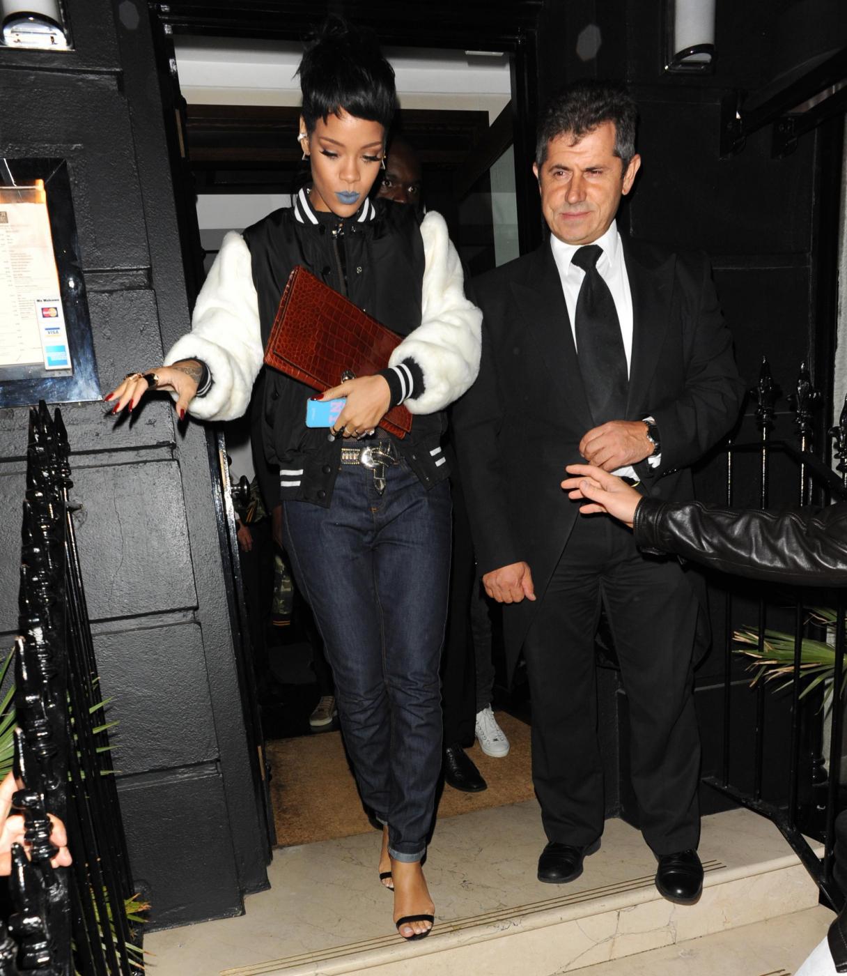 Rihanna presenta la collezione ispirata allo "urban street wear" 02