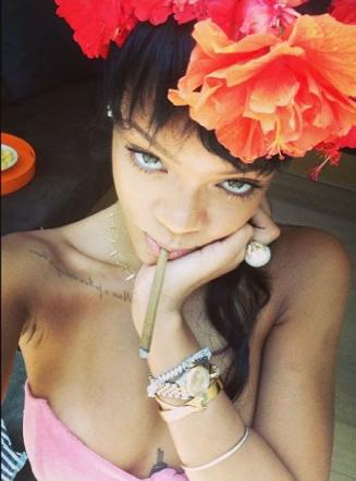 Rihanna, vacanza in Thailandia: lato B in mostra (foto)