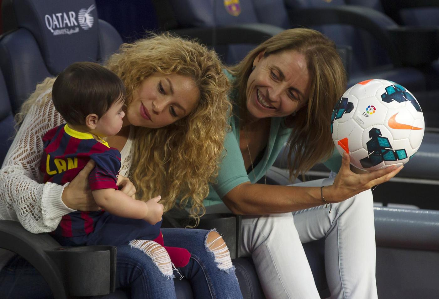 Shakira allo stadio con Milan: papa Gerard è in campo06