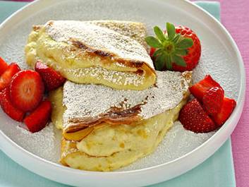 Ricette di dolci: crepes con crema soffice e fragole