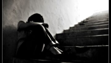Suicidio, il rischio è più alto tra gli adolescenti adottati