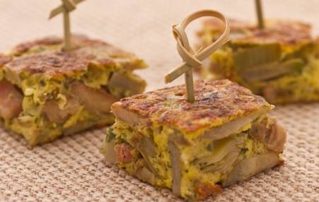 Finger food: frittata con carciofi, funghi e pancetta