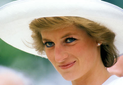 Regina Elisabetta-Lady Diana eterna guerra? Lei ora pensa...