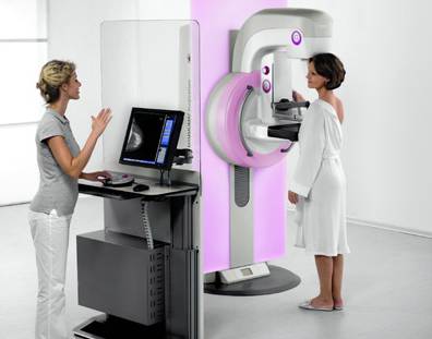 Tumore al seno, studio Harvard: "Mammografia anche prima dei 50 anni"