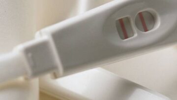 Test di gravidanza (sempre) positivo: trucco per scoprire se lui ti ama