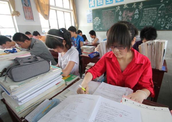 Cina, a scuola mezzo metro tra maschi e femmine per evitare cotte