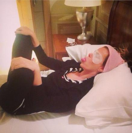 Alessia Marcuzzi, mamma super: lunguaccie, tacchi e gambe nude su Instagram