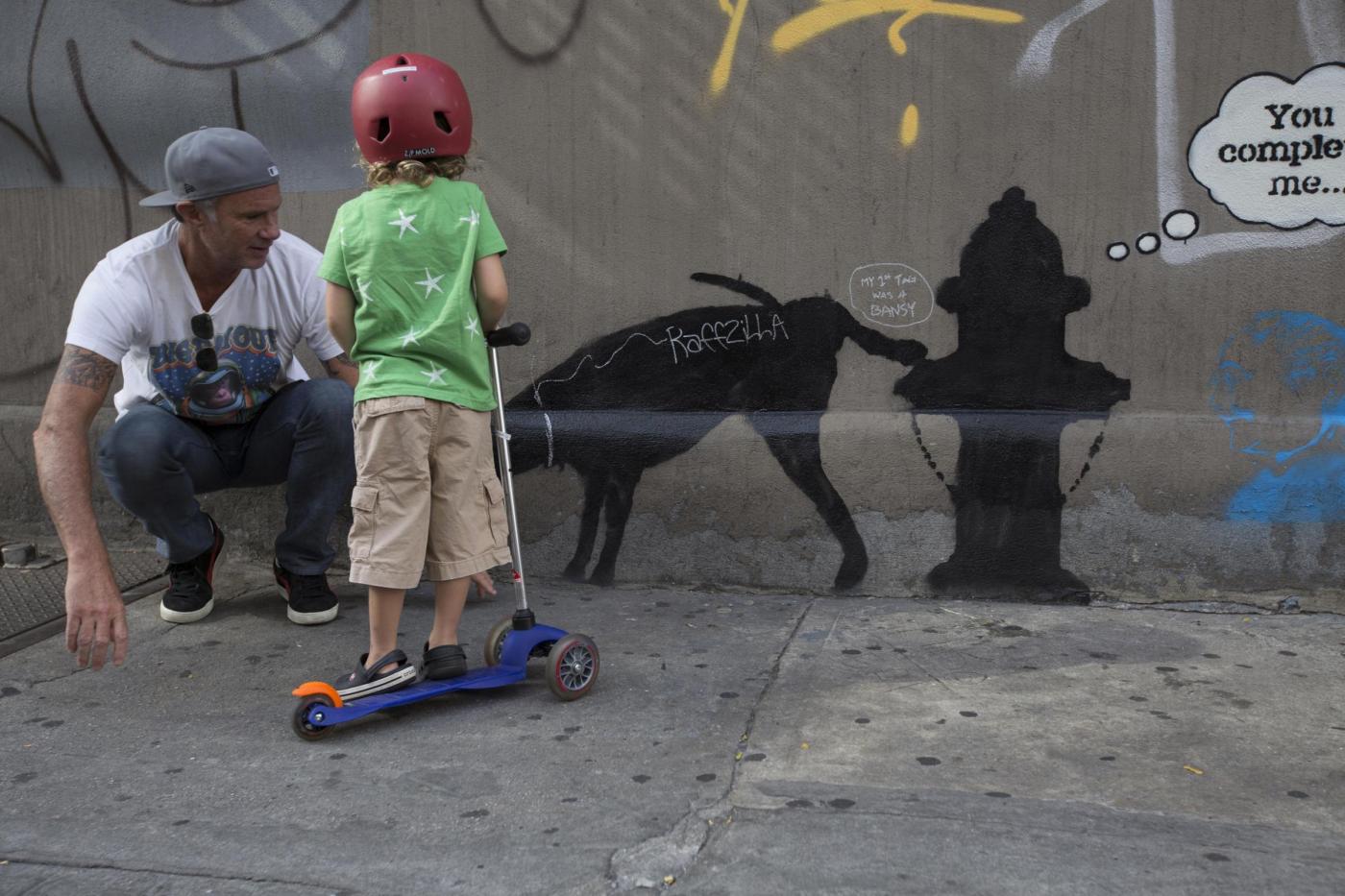Bansky, l'artista che a New York realizzerà ogni notte un graffito03
