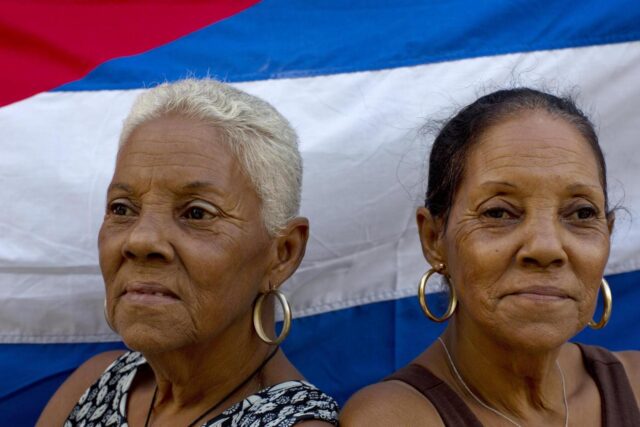 Cuba, quartiere abitato quasi interamente da coppie di gemelli03