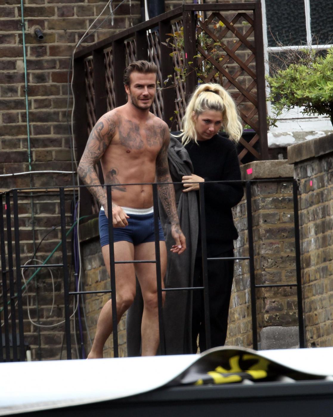David Beckham in biancheria intima sui tetti di Londra per H&M05