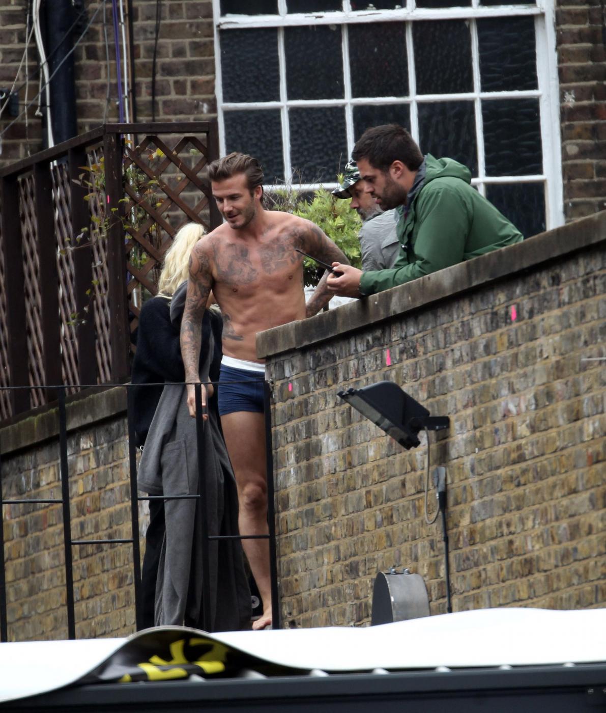 David Beckham in biancheria intima sui tetti di Londra per H&M03