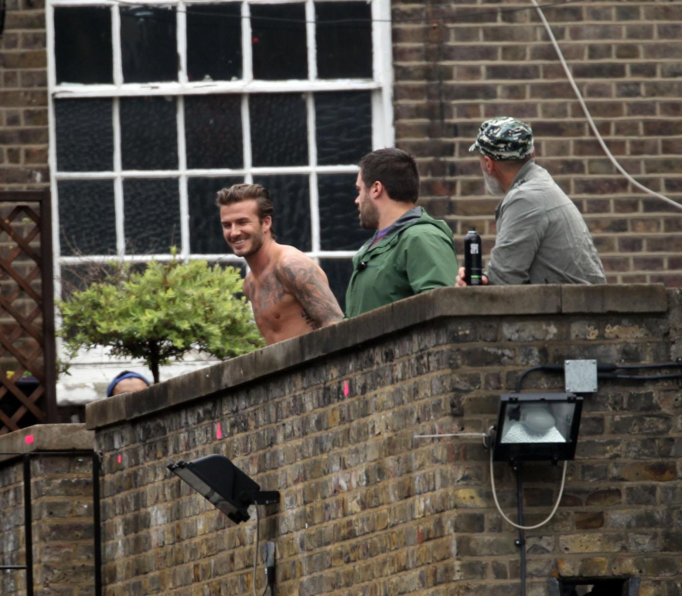 David Beckham in biancheria intima sui tetti di Londra per H&M02
