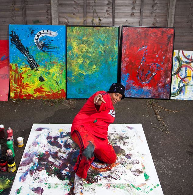 Hanifa dipinge quadri da 5mila sterline ballando la breakdance08