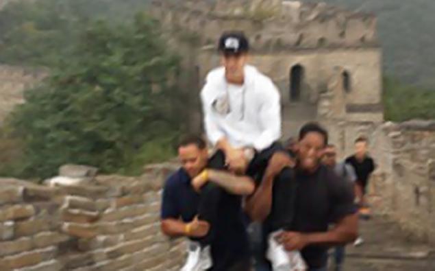 Justin Bieber sulla Grande Muraglia03
