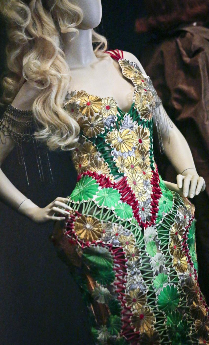 New York, la mostra aliena sui 30 anni di Jean Paul Gaultier04