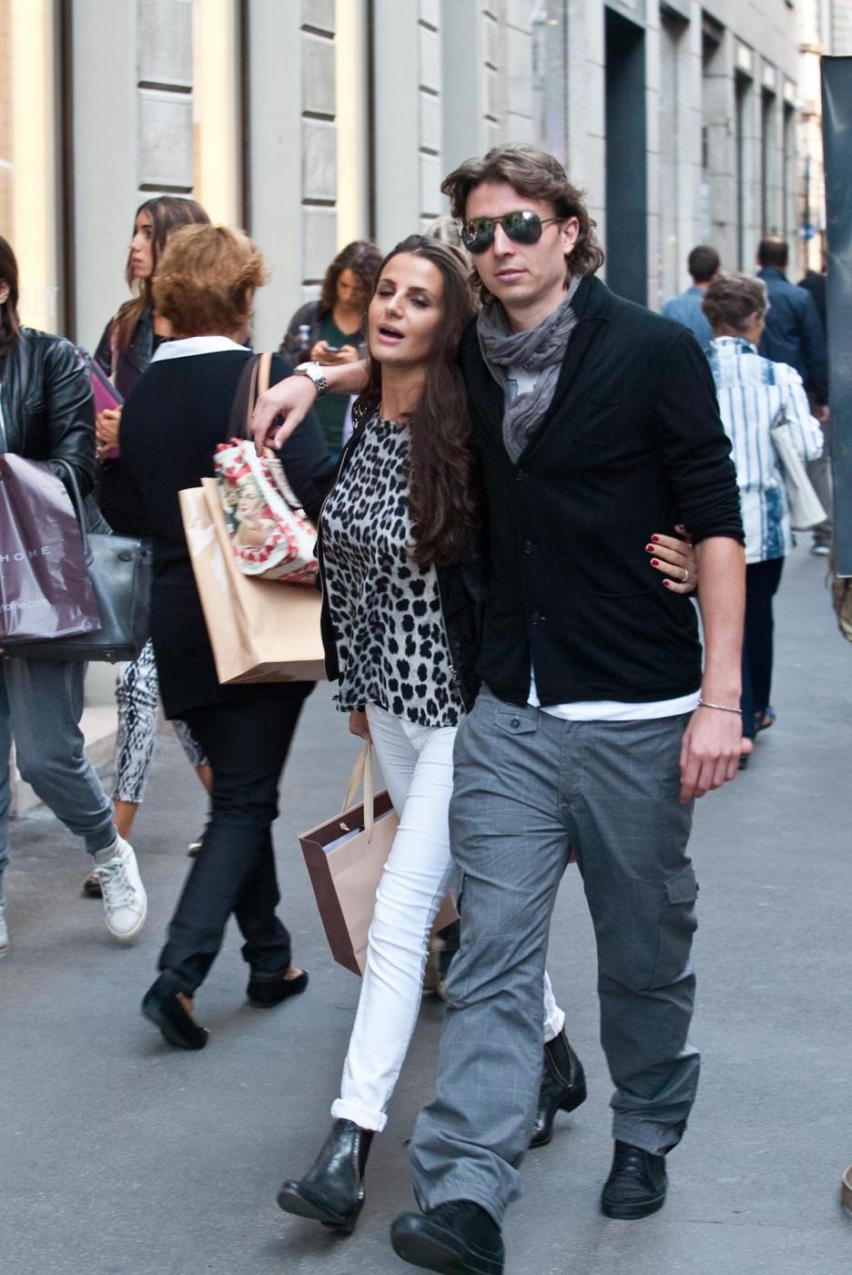 Riccardo Montolivo e Cristina De Pin shopping a Milano02