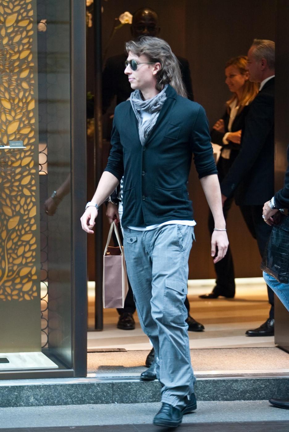 Riccardo Montolivo e Cristina De Pin shopping a Milano01