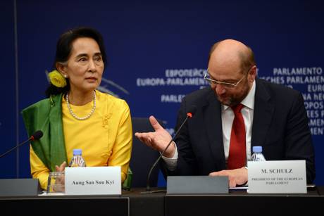 San Suu Kyi ritira il Premio Sakharov dopo 23 anni 01