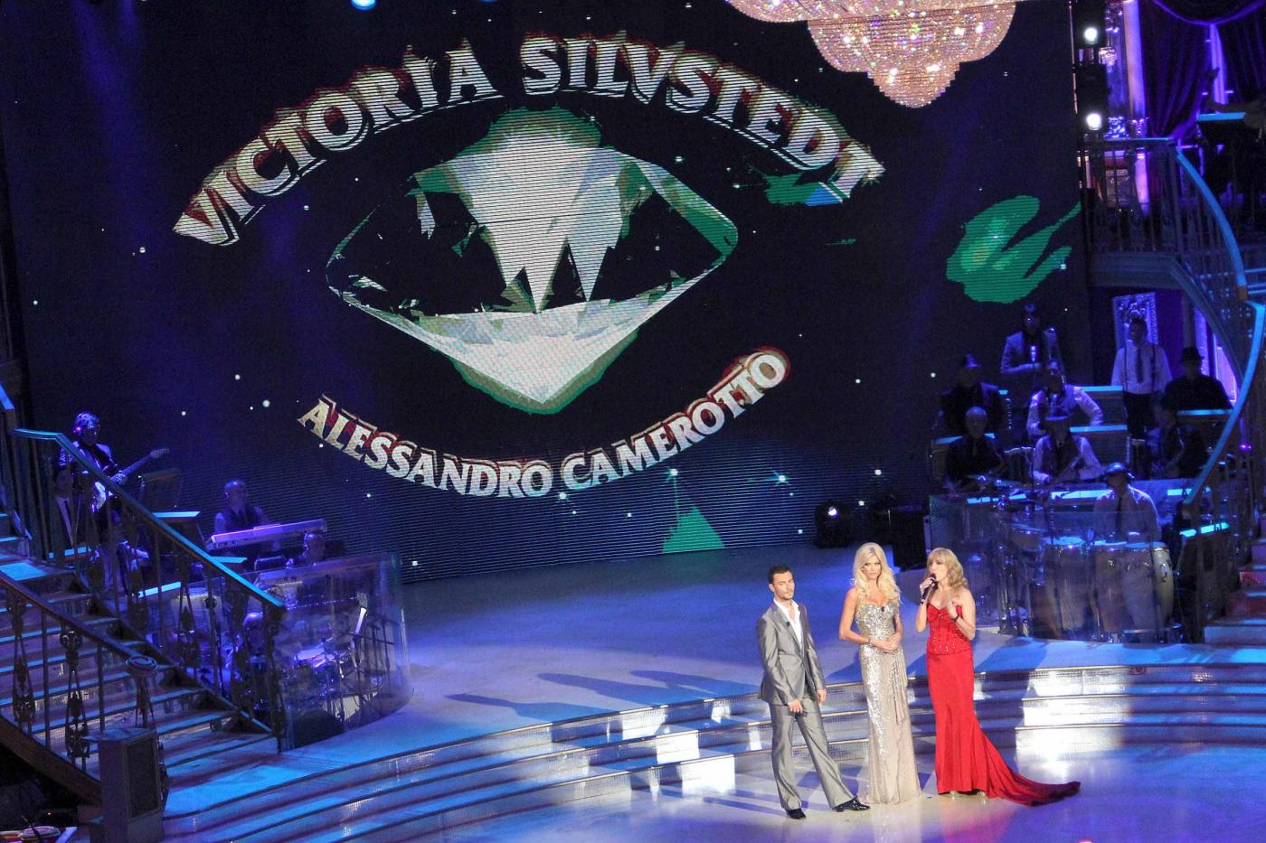 Victoria Silvstedt sexy a Ballando con le stelle08