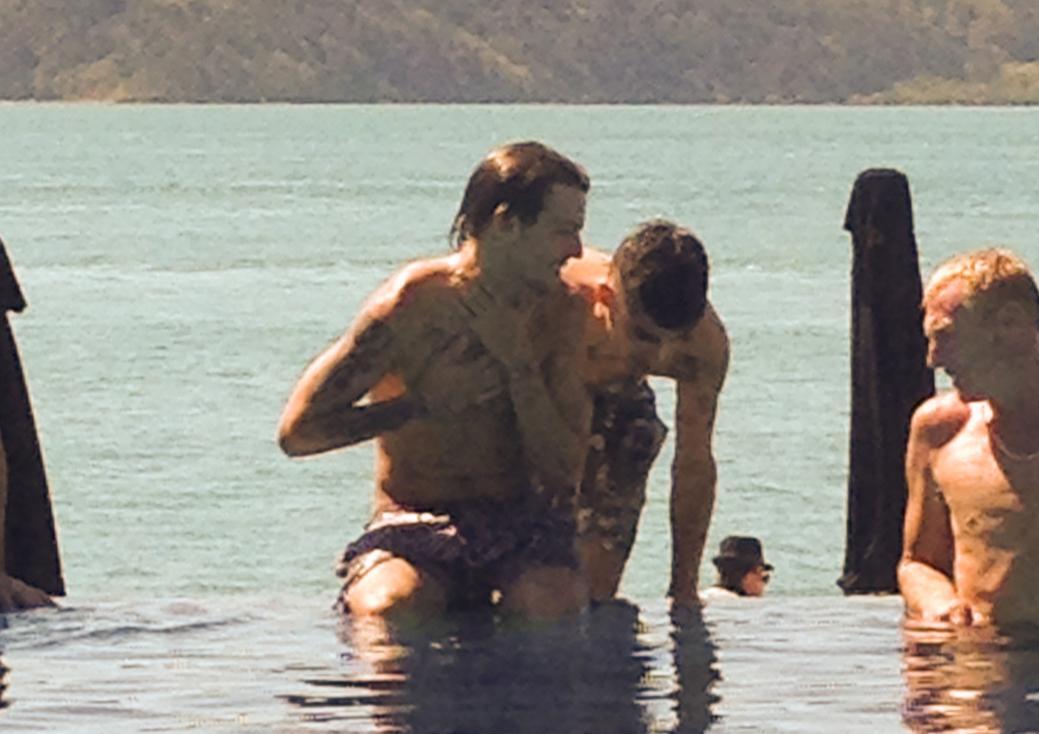 Zayn Malik e Louis Tomlinson paparazzati sulle Isole Hamilton in Australia01