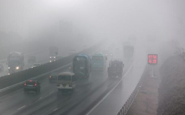Tumori: lo smog dell'aria è tra le prime cause, con alcol e benzene