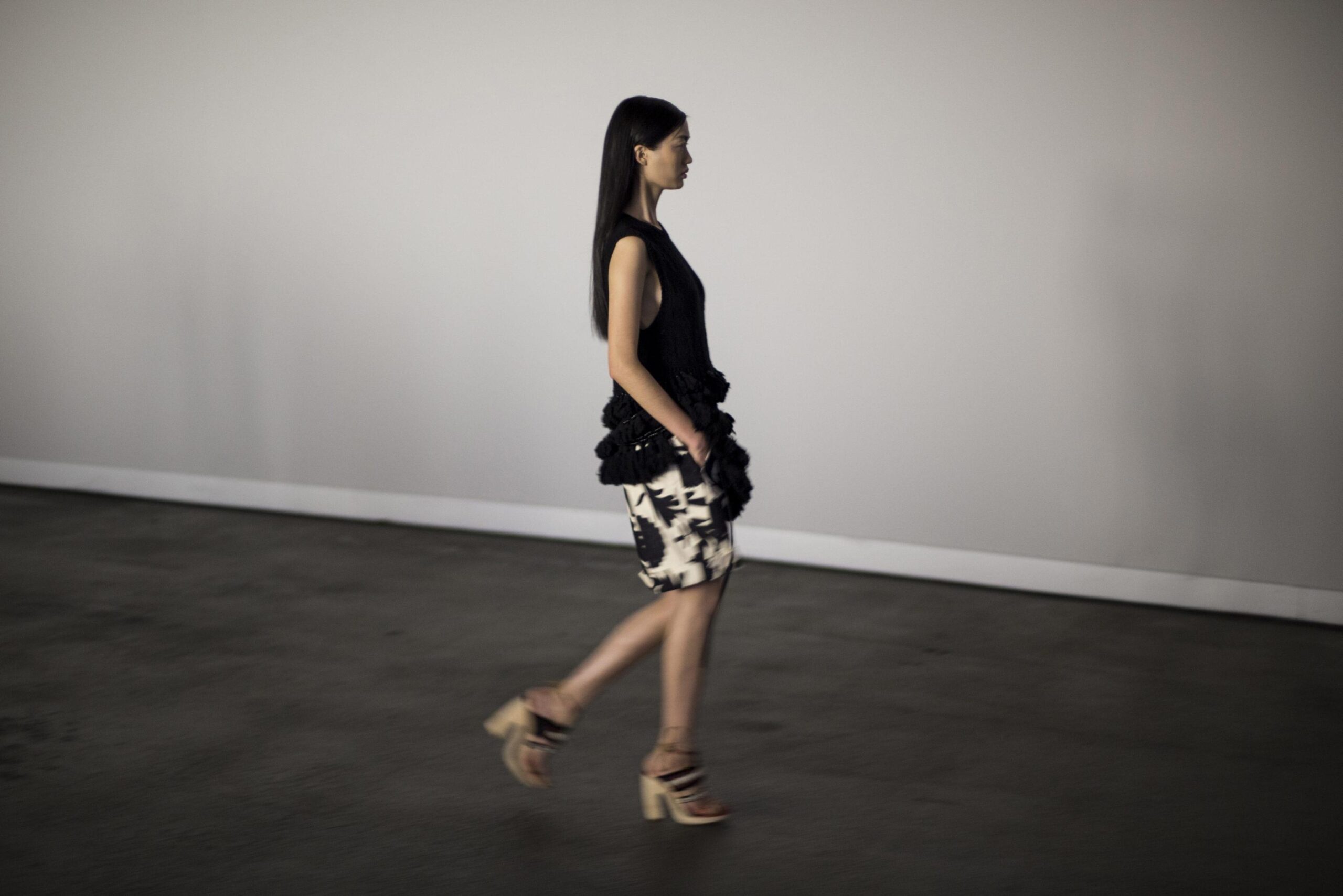 Fotoracconto sulla vita di Qiwen Feng, la modella della Paris Fashion Week07